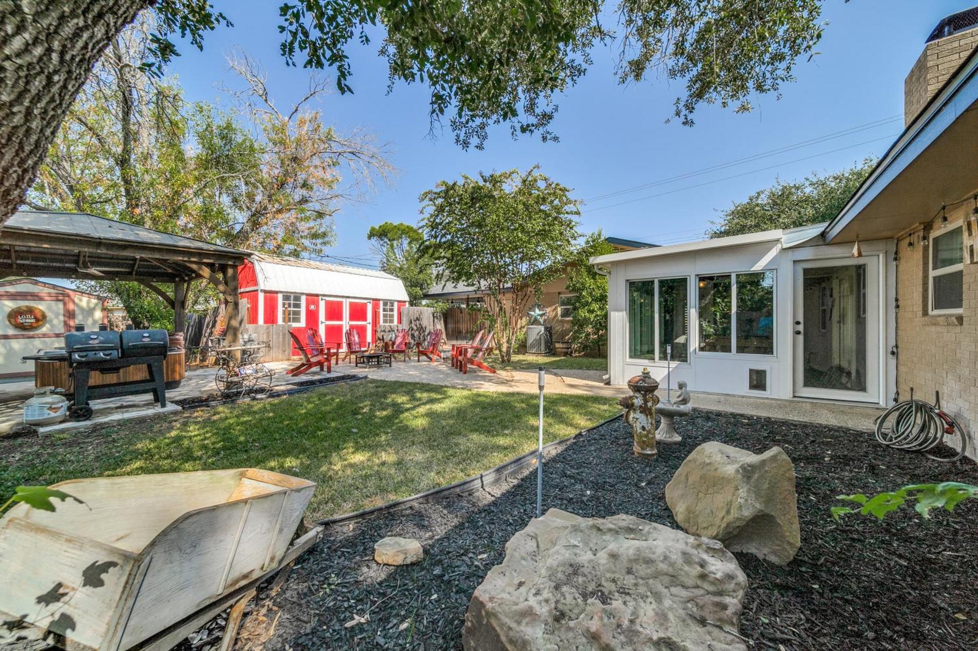 Charming Pet Friendly 4 Bdrm Home Mins To Main St And Wineries フレデリックスバーグ エクステリア 写真