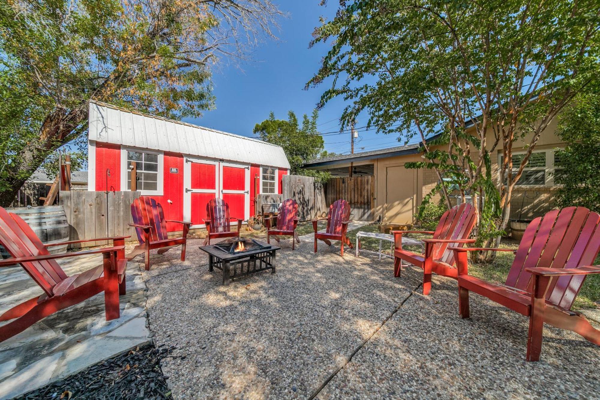 Charming Pet Friendly 4 Bdrm Home Mins To Main St And Wineries フレデリックスバーグ エクステリア 写真